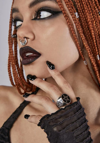 Roseus Pentagram Ring