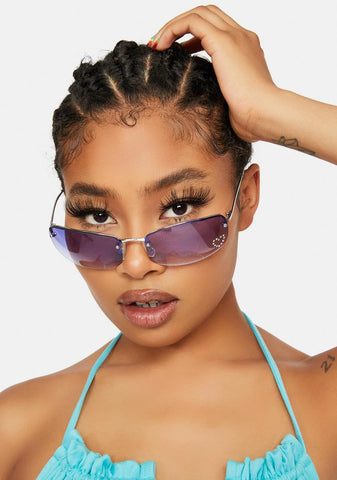 Queen Of Hearts Blue Ombre Round Sunglasses
