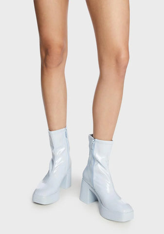Sky Forward Fronting Heeled Boots