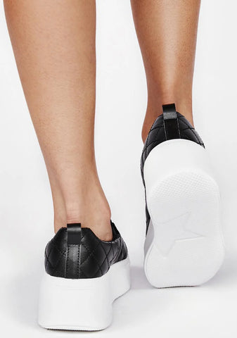 Noir Never Have I Sneakers