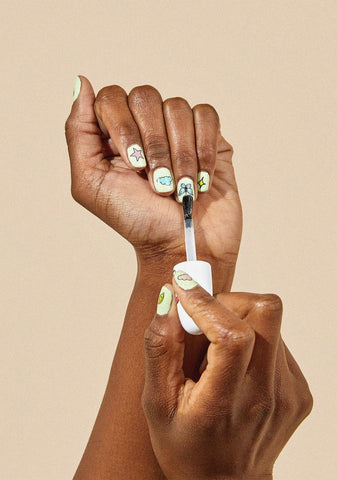 Daisy Dreams Nail Art