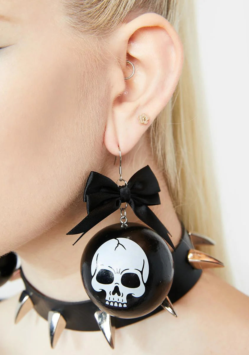 Hell Topper Skull Ornament Earrings