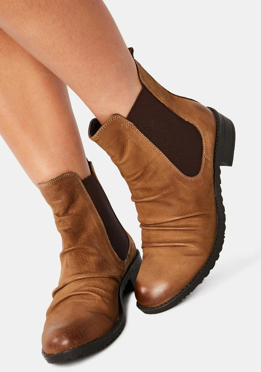 Tan Trail Nubuck Chelsea Boots
