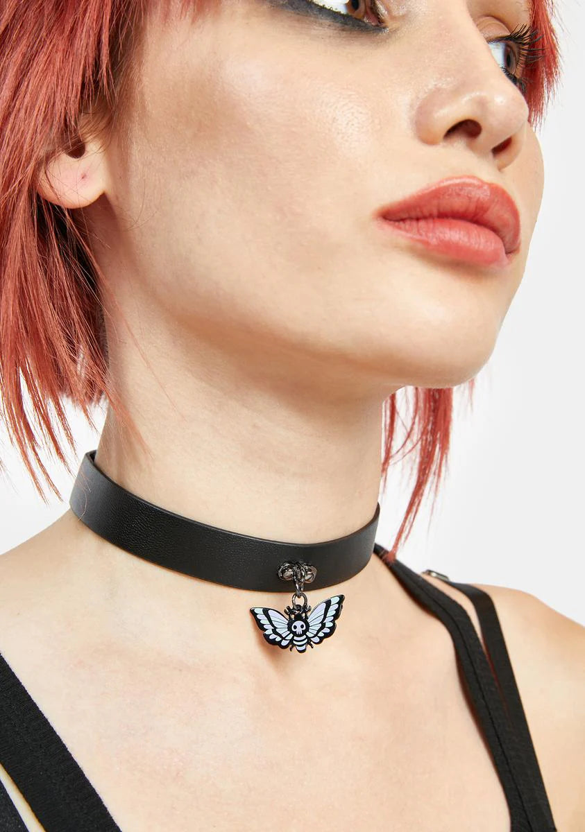 Novi Lunum Moth Choker