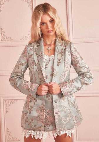 Smitten Embraces Oversized Blazer