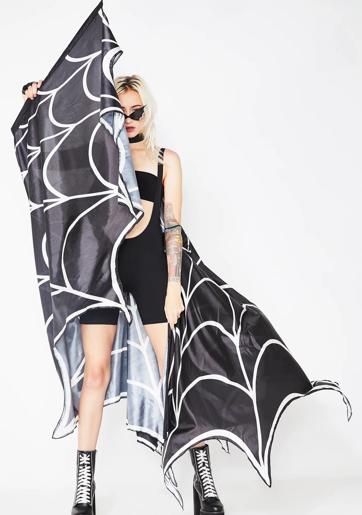 Mami Longlegs Spiderweb Cape