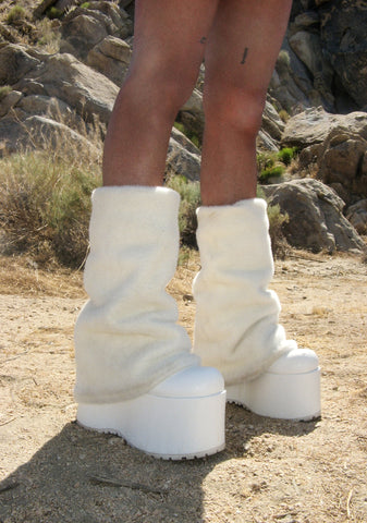 Snuggle Wonderland Platform Boots - White