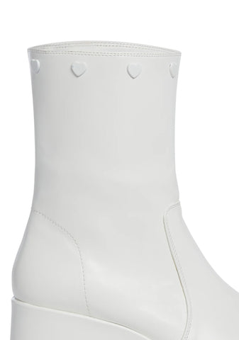 Snuggle Wonderland Platform Boots - White