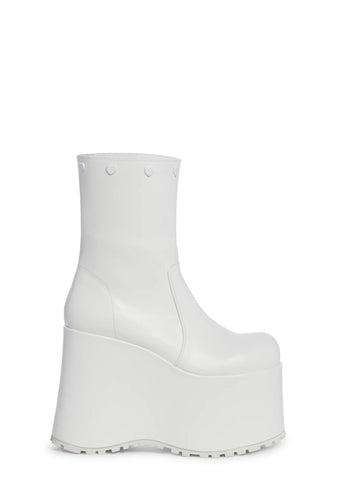 Snuggle Wonderland Platform Boots - White