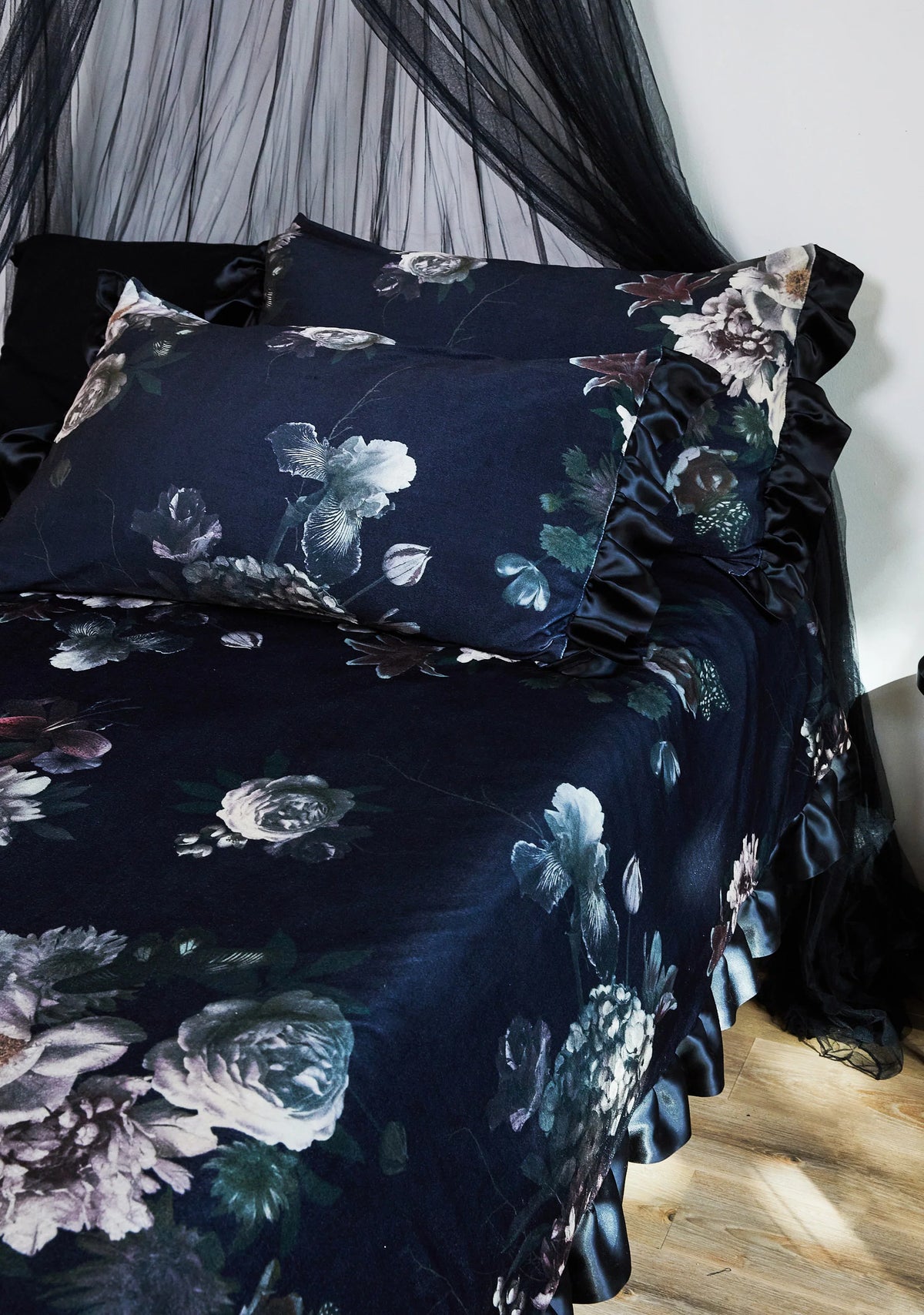 Shadow Roses Duvet Set