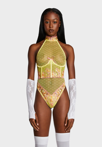 Romance Awaits Sheer Gloves