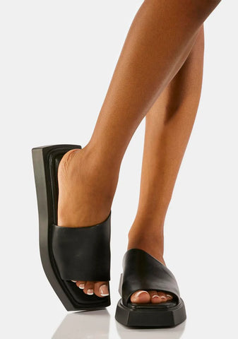 Evy Leather Slides