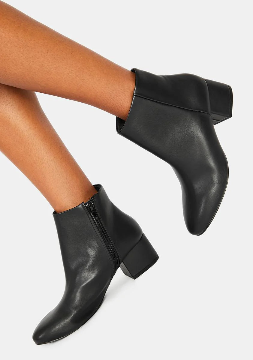 Onyx Give Me A Sign Ankle Boots