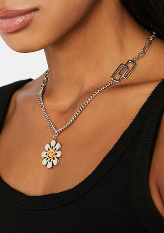 Sassy Smile Daisy Chain Necklace