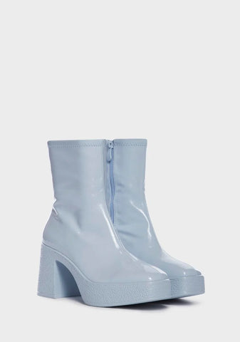Sky Forward Fronting Heeled Boots