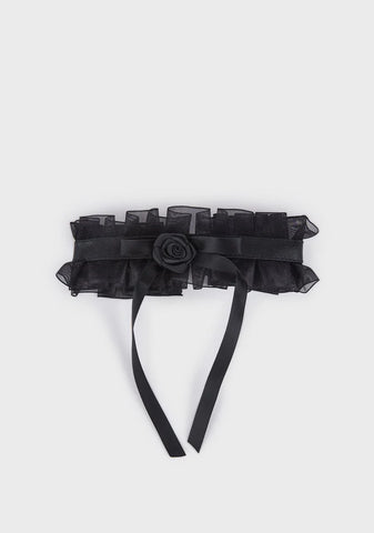 Sneaky Wink Ruffled Choker