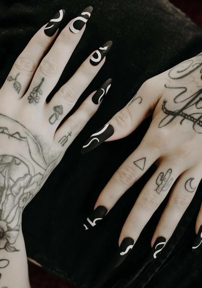 Medusa Press On Nailz