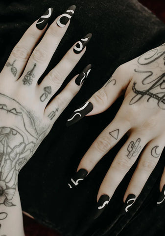 Medusa Press On Nailz